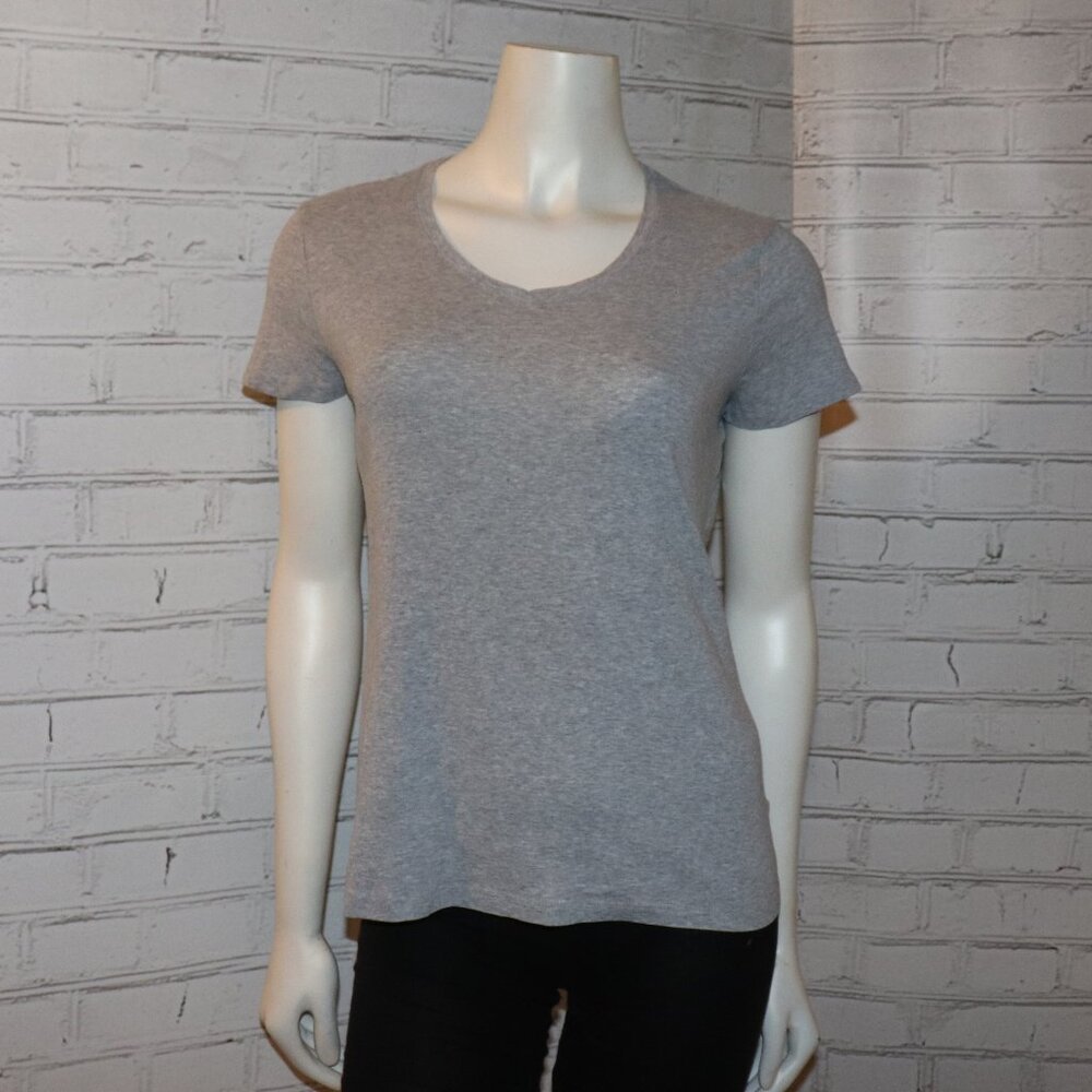 🌫️🧵 Croft & Barrow Classic Gray Tee · Size M · Soft & Versatile